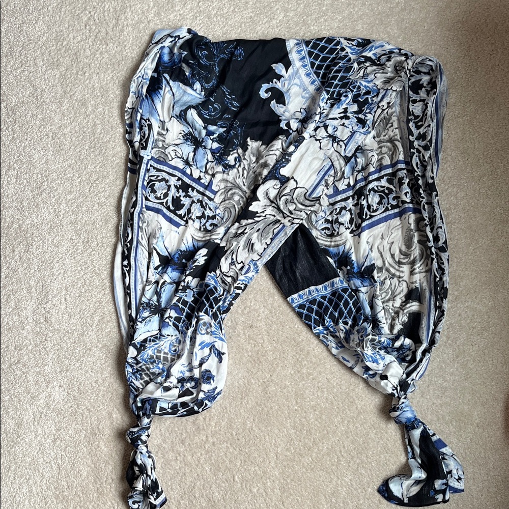 WHBM Blue and White Patterned scarf